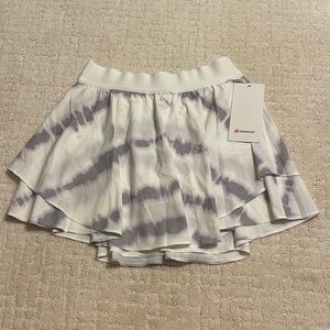 Lululemon court rival HR skirt